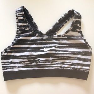 3/35✨ Nike Sports Bra